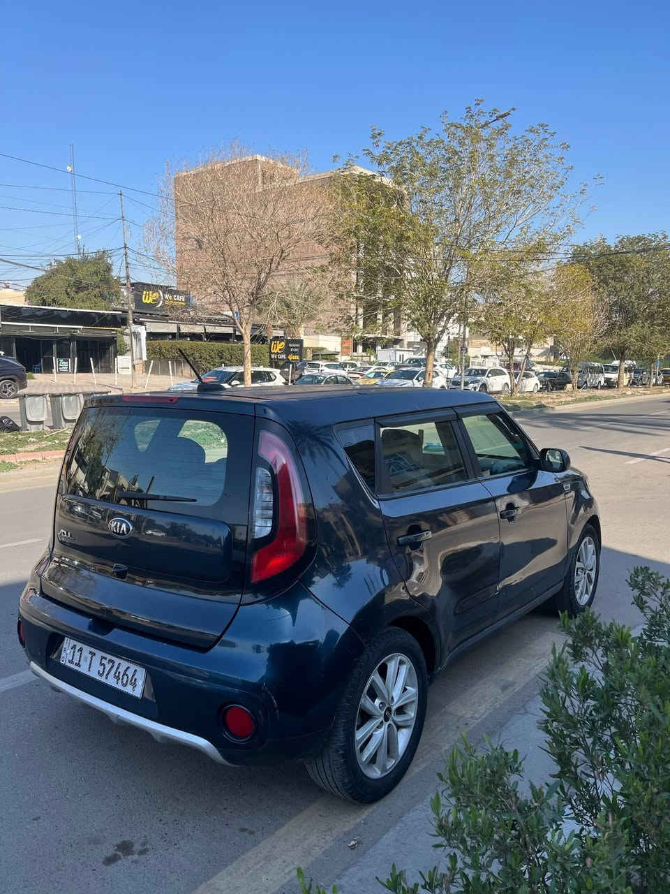 كيا صول 2018 محرك 2000
باسمي رقم بغداد انكليزي 
باب الصدر فقط صبغ 
اصبعين بارد بجاملغ جه الصدر
محرك وكير وصدر وتبريد جديدات
دوشمه جديده
شاشه كبيره 
كامره تبريد بيانو  ثلج 
تحكم ستيرن ٤ جهات 
السعر 125 وبيها مجال بسيط 
مكاني بغداد منصور 
رقمي : ***********
