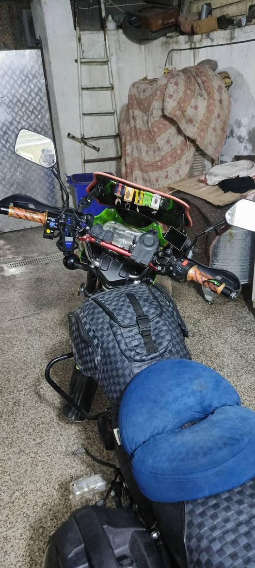 السلام عليكم دراجه دايوان جبلي زيرو ماشيه 659كيلو قابل للزياده لون اخضر رقم اربيل عليهه جنط 3 وجامع اماميه يدات سكليتر جلاتين وماسك تليفون وماسك بطل وشاحنه اصليه شحن سريع وشفت ستيرن وجهاز جي بي اس وداش كام امامي وخلفي تاير ماركه خلفي عريض جلاتين مع دوشمه كامله ربع متصر عليهه سعر ب2800وبيهه مجال بسيط  ***********
