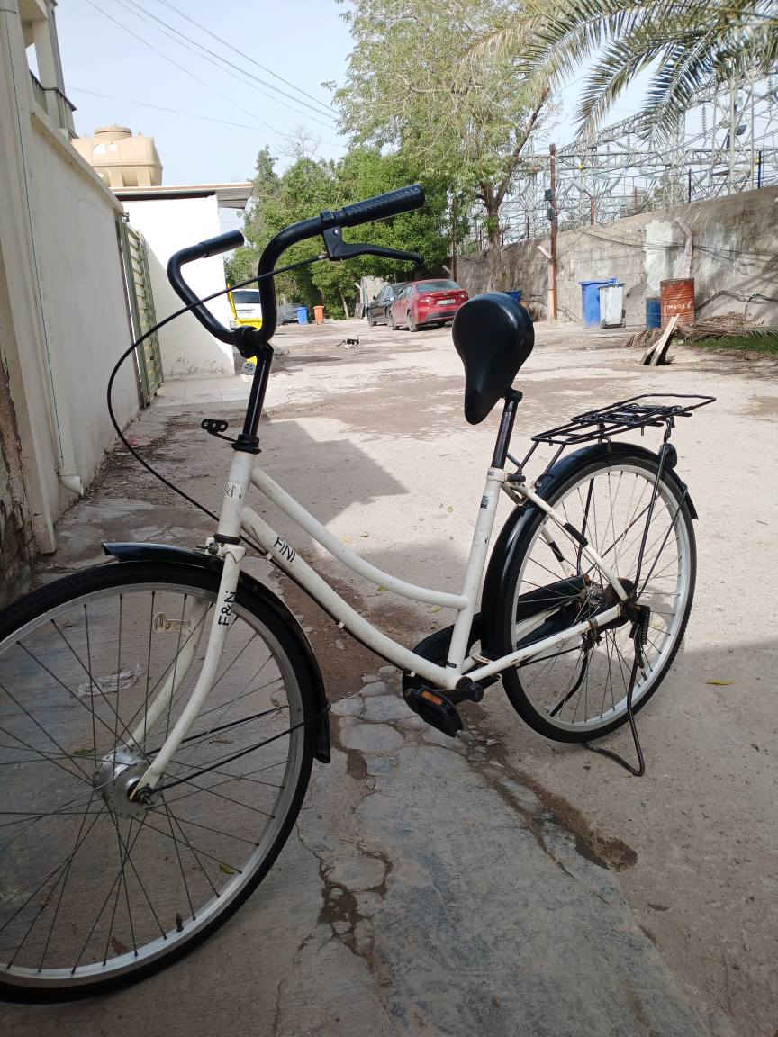 السلام عليكم 
بايسكل بناتي حجم 26 
تايرات جدد 
نقص بريك امامي(فقط). 
السعر 75 وبي مجال 
مكان بغداد حي تونس 
للاستفسار (***********) واتساب
