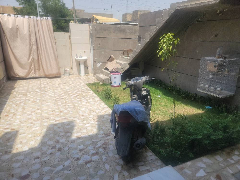 بيت زراعي للبيع المساحه 180 متر الرئاسه شارع 15 قرب شارع 20 قرب صيدلية ابن البيطار مكلف بالنشر ***********
