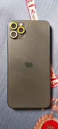 آيفون ١١ برو ماكس • ٢٥٦ • بطارية ٨٠