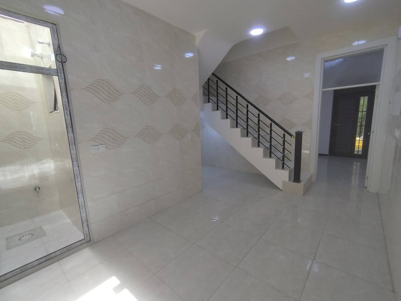 مشتمل للبيع طابو صرف المساحة 50 م بناء حديث يسكن بعد يقع في الثعالبة الاولى التسعتالاف قرب شارع حمواربي موقع ممتاز يحتوي على 2غرف نوم و2 خدمات اضلاع مستقلة للاستفسار على الخاص او الاتصال على ***********
