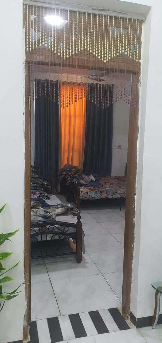 سلام عليكم بيت للبيع المساحه 250متر بناء170 بيت جديد كامل عله طريق السنيه الدوانيه  ويا وصل تطويب يم عمود 706 ثنين غرف+صاله +ستقبال+مطبخ +صحيات خارجه وداخليه بيت بناء طابوك الساس رباط صب السكف عكاده يبعد عن شارع العام 150متر تبليط ***********
