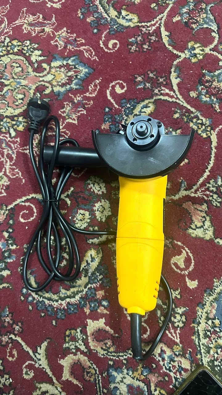 السلام عليكم كوسرات وغراض اصلي للبيع عل فحص عدي واتساب وعدي توصيل هذا رقمي للتواصل ***********
