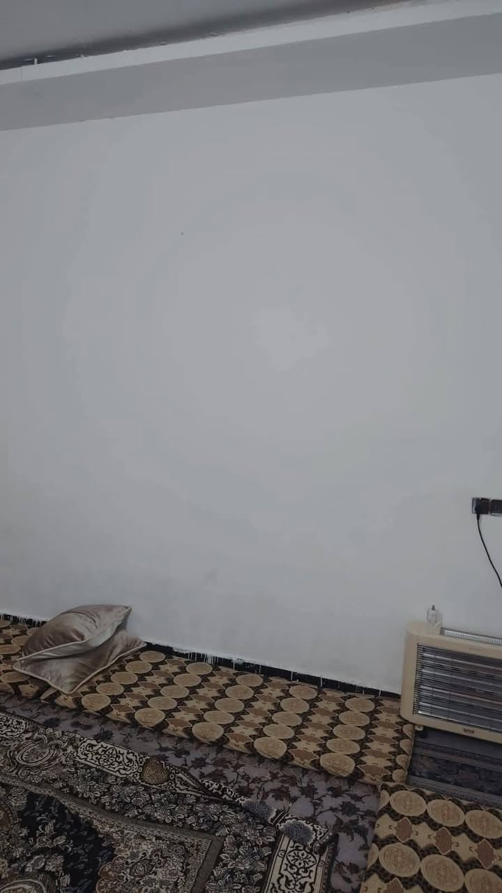 السلام عليكم إني مكلف بل نشر
مشتمل طابقين المساحه ١٠٠ متر 
سنة البناء (2023)
في قضاء أبو غريب منطقة (الحصوه بالنصر والسلام) 
قريبه على السوق والمدارس
البيت مأجر بمبلغ (٢٥٠ ألف) 
يحتوي البيت على غرف نوم العدد ٣ واستقبال ومطبخ وصاله
 فوك وجوه(***********
سعر85
