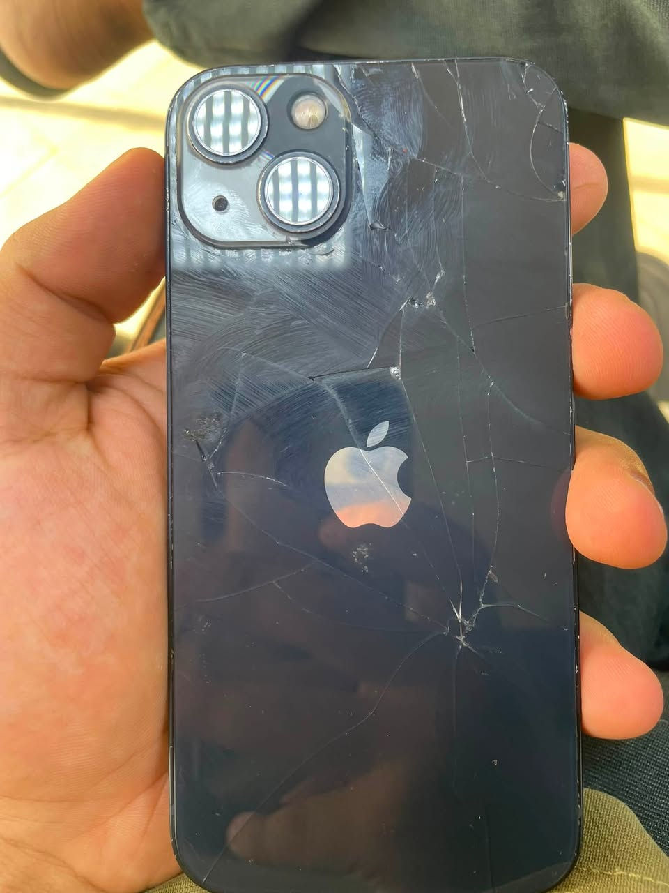 السلام عليكم 
اليوم قطعه مختلفه جايبلكم 
أيفون ١٣ عادي وتر بروف برغي ما مفتوح ذاكره 128 بطاريه 78 تلفون نظيف يخبل كدامكم كلشي ما بي عده الظهر موظح كدامكم مكان تلفون بغداد المحموديه السعر400 للتواصل عبر الرقم ***********
