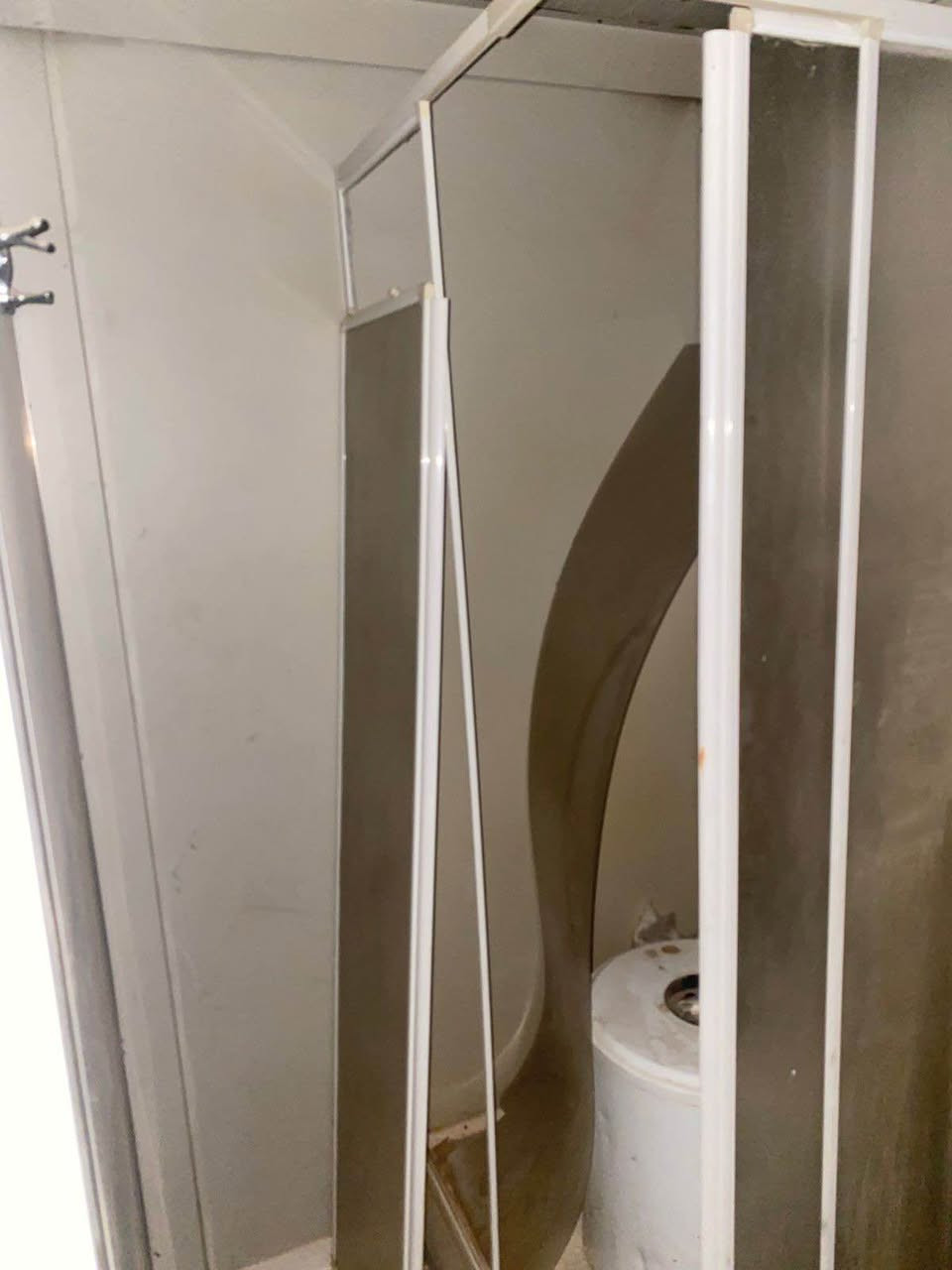 كرفان صنع إيطالي ضد الحرق والماء كامل تاسيسات الماء والكهرباء الطول ٦متر الاتصال با الرقم
*********** الرمادي, الأنبار
