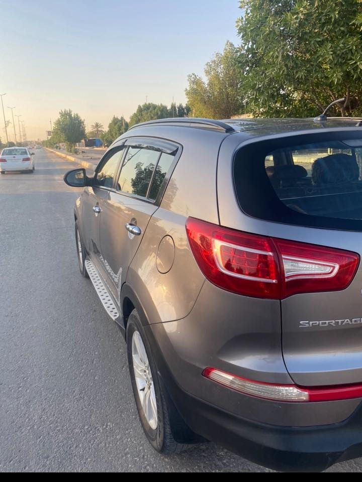 سبورتج 2011 سعودي مكفوله من الصبغ والتبديل
رقم اربيل محرك دوش 2000 اربع حساسات آير باگ ثلاجة بالچكمچة
تحكم ستيرن  الدعامية نصفها تغليف فابلون للجمالية الاتصال على الرقم  ***********
