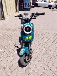 دراجه شحن 9R للبيع نقصه بس باتريات و يده مال سكليتر ودراجه نضيفه السعر...