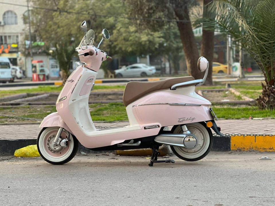 سلام عليكم شباب دراجه شحن كلاسك من شركه تايلج  العالميه دراجه زيرو زيرو مماشيه غير 10 ايامً فقط لا غير دراجه زيرو بعدها  ع حاله وكاله كتلوك بيها وصل معرض موجود ابسمي .  تجي شاحنه بل كارتونه دواسه بعدني ممستخدمها 

بيها مواصفات كلش حلوه وتخبل 

الموديل2026 
النوع الوحش كلاسك من شركه تايلج العالميه
بطاريات 6 دبل
التحويلات 1.2.3
الرجوع الخلف R
دبل إشاره 
لايتات  زنوزن قويه جدا 
اشاير رباعيه 
كل شحنه تمشيك فوك60 كيلو 
دسكات امامي وخلفيه
تشتغل عن طريقه البصمه 
تشغيل عن بعد 
جهاز إنذار السرقه 
أطارت جوبلس  
كشن vib
لونها كلش حلو ومميز 
دراجه بل واقع احله من صور 
بصمات 2  بيها معا سويجات خفيه
شاشه اكترونيه تعرض إلك كل عطل يصير 
بيها نضام USB
بيها ABS
شاحنه ذات شحن سريع واليقاف ذاتي عند متلاء 

اي استفسار اتصال

***********
***********

العنوان الكوت
