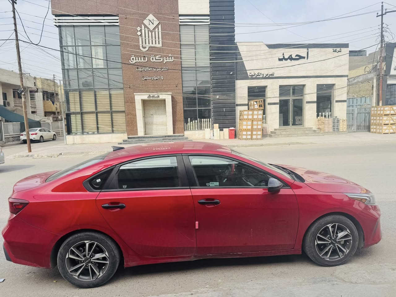 سلام عليكم
سياره فورتي وراد أمريكي موديل 2022 سياره جديدة حادثها فقط باب الصدر جهة السكن صبغ والباب الي وره شبر بي صبغ فقط بجم السياره كبس السياره بوضع الزيرو ماشيه 57 السياره نص فول مواصفات 
شاشه كبيرة 
مانع تزحلق 
كروز سرعة 
تحديد مسار 
ثلاث انظمه قيادة 
عنوان السياره بغداد 
السعر 158 ورقه 
***********
