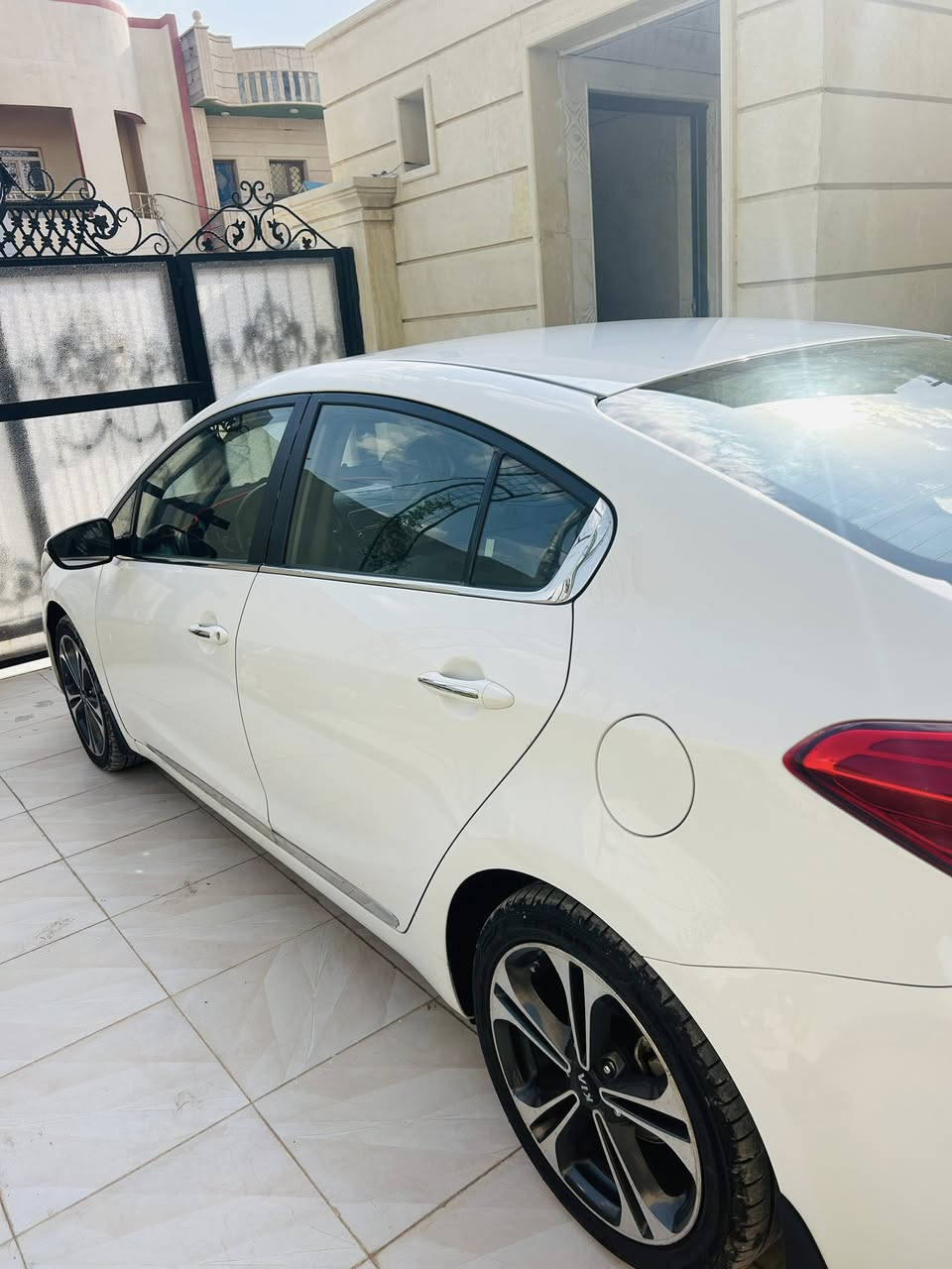 كيا سيراتو موديل 2014 مكفوله كفاله عامه
محرك دوش 1600 DOHC گير ومكينه مكفولات برغي ما مفته
فول مواصفات 
اشاير ترحيب /رادارات امامي وخلفي خلفي وجانبي / كامرا خلفيه شركه /فتحة سقف سلايد /لد امامي نهاري حاجب بروجكترات اماميه/ بگ لايت لد شمعه/ فول تحكمات ستيرن جهتين/ گير اوتوماتيك وعادي وشفتات تحكم بالگير على الستيرن/ حساسات امامي خلفي/ اشاير بالمري مرايات اوتو شفط/ تبريد مركزي قطعتين/ 3 انظمة قياده بالستيرن نورمال وكومفورت وسبورت/ 5 ويل كپ بريك 4 دسكات/ كشن السايق مساج / ..مواصفات خاصه ايرانيه 
تخم تايرات جديد ممتازه تبريد  الشركه البلاديه وياها ...
رقم اربيل دولي الجديد هزه جديده سنويه جديده الى 2029 تحويل او وكاله 

السعر 128$ 
العنوان : تكريت 
رقم الهاتف : ***********
