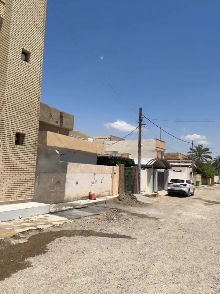 للبيع مشتمل حي الضباط الاولى على ساحه 🌳
مساحه 100متر 
البيع مع الاثاث بل كامل 
الاستفسار ***********
