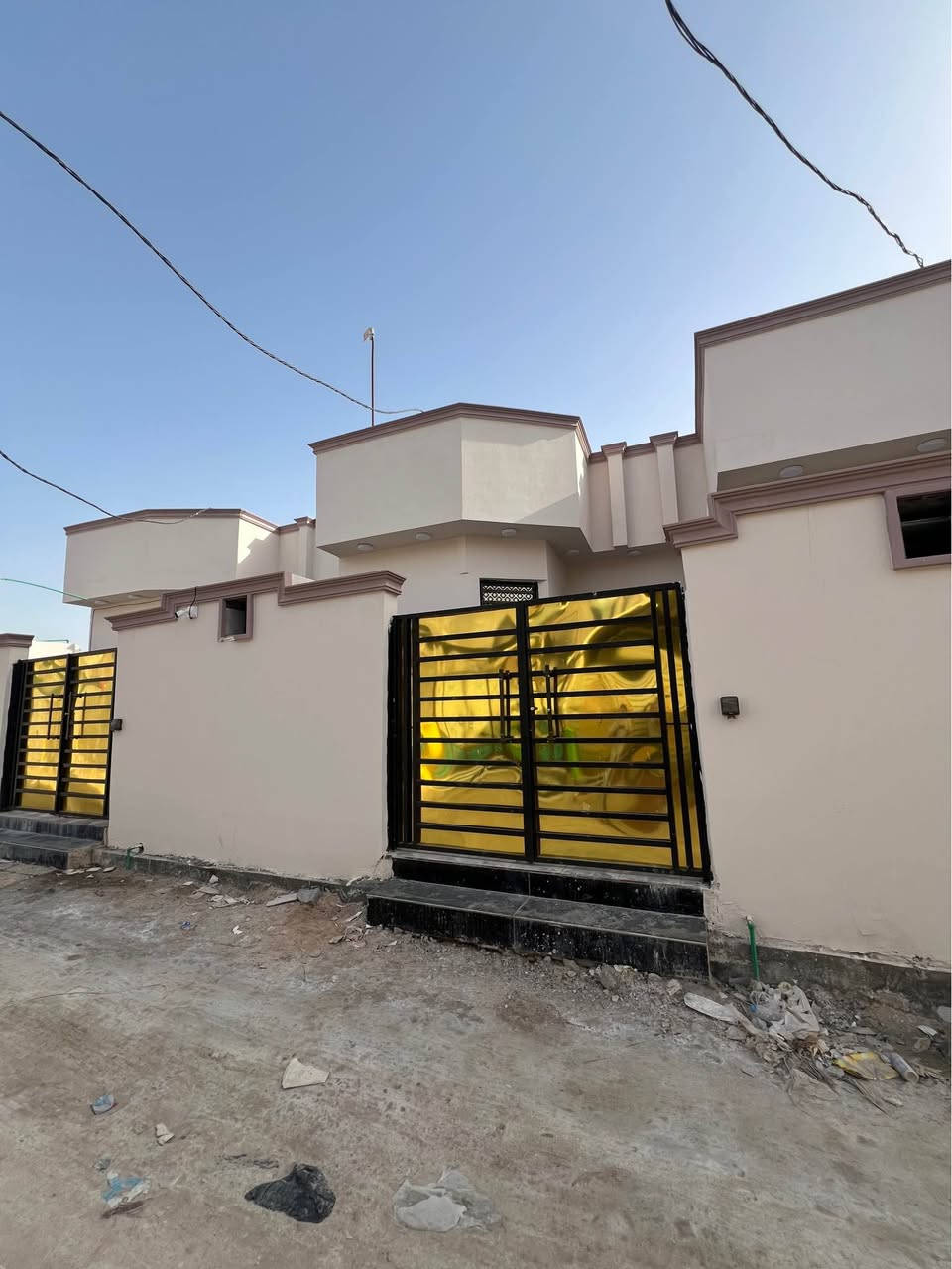 بيت للبيع الجزيرة زين العابدين غرفتين وصاله ومطبخ وديوانيه وصحيات داخليه وخارجيه خريطه درجه اولى البيت  المساحه125 متر  
السعر ٧٥ وبي مجال
*********** البصرة, العراق
