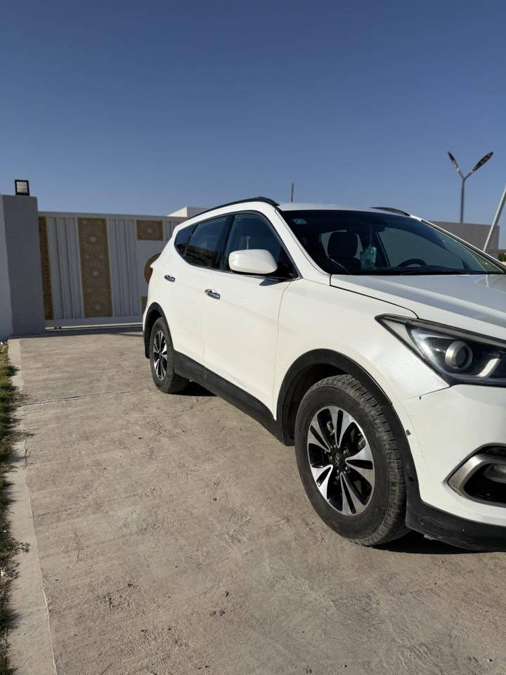 سلام عليك
هونداي سنتافي 2017 وارد أمريكي للبيع 
سياره نضيفه وحلوه مكينه وكير وحداديه
السياره مصبوغه حزام مكفوله مكفوله من الكلبه 
صور الحادث مرفقه بل منشور
رقم بغداد دولي باسمي 
كرسي سائق كهربائي 
جام اوتو 
تحكم مري 
تحكم ستيرن 
أندرويد اوتو
لايت زنون 
لد نهاري 
كشافات ليلية 
كار بلي 
كأمرة
5 راكب 
بك لايت لد 
كير cvt 
مكينه 2400 gdi
فور ويل 
درايف مود 3 وضعيات
السعر 130 وبيه مجال 
المكان كربلاء 
الاستفسار ***********
