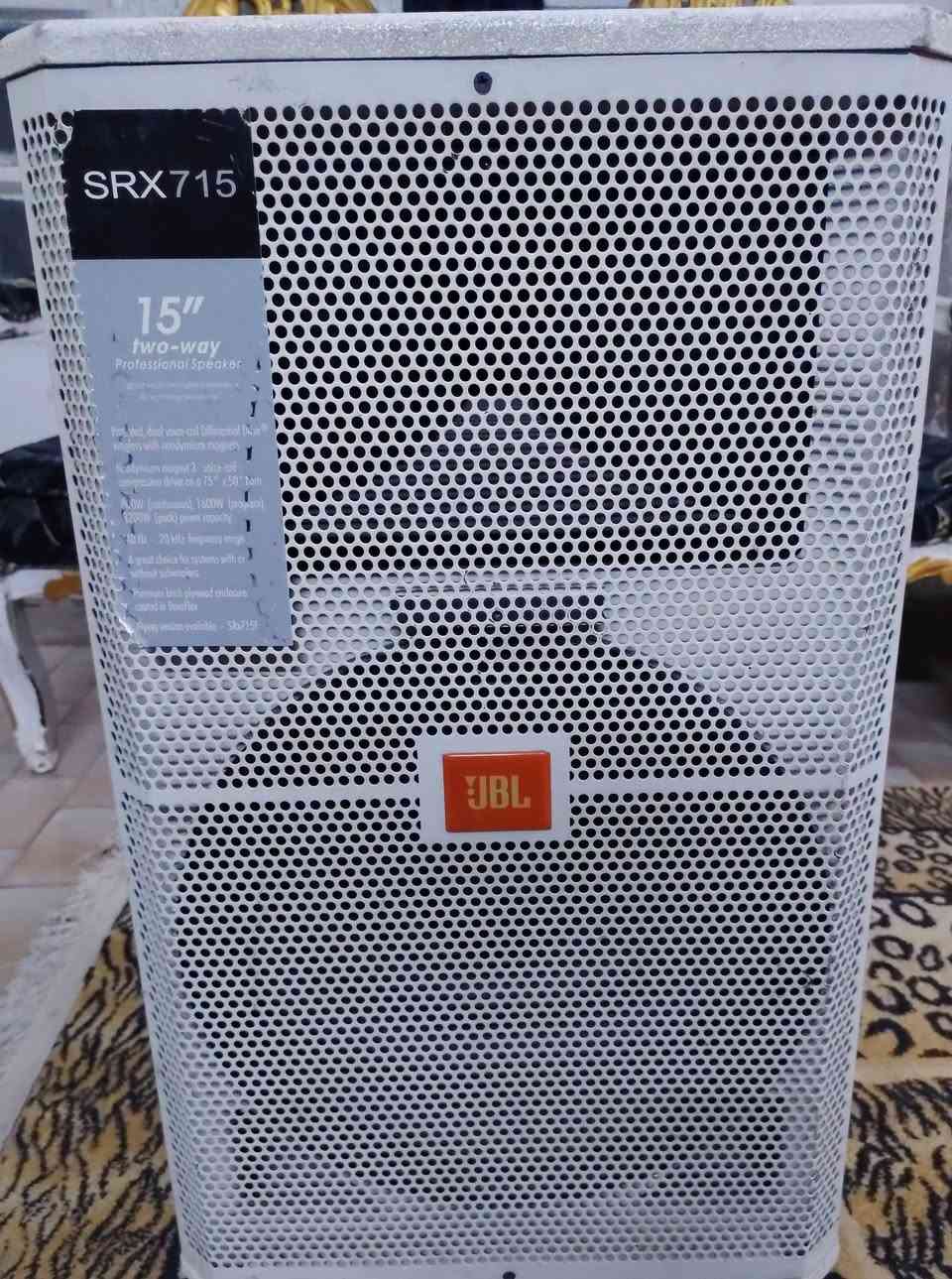 السلام عليكم اخوان***  للبيع 
جهاز مكسر بور  صنع انكليزي **** صوت نقاوه ودفع عالي
زوج سماعات w17   اللبه ١٥ انج  نظافه فوول
تك سماعه    JPLصنع أمريكي اصلي  حجم اللبه ١٥
  للبيع كلهم او كل حاجه مفرده
التواصل خاص بخدمتك او علرقم *********** واتس اب
