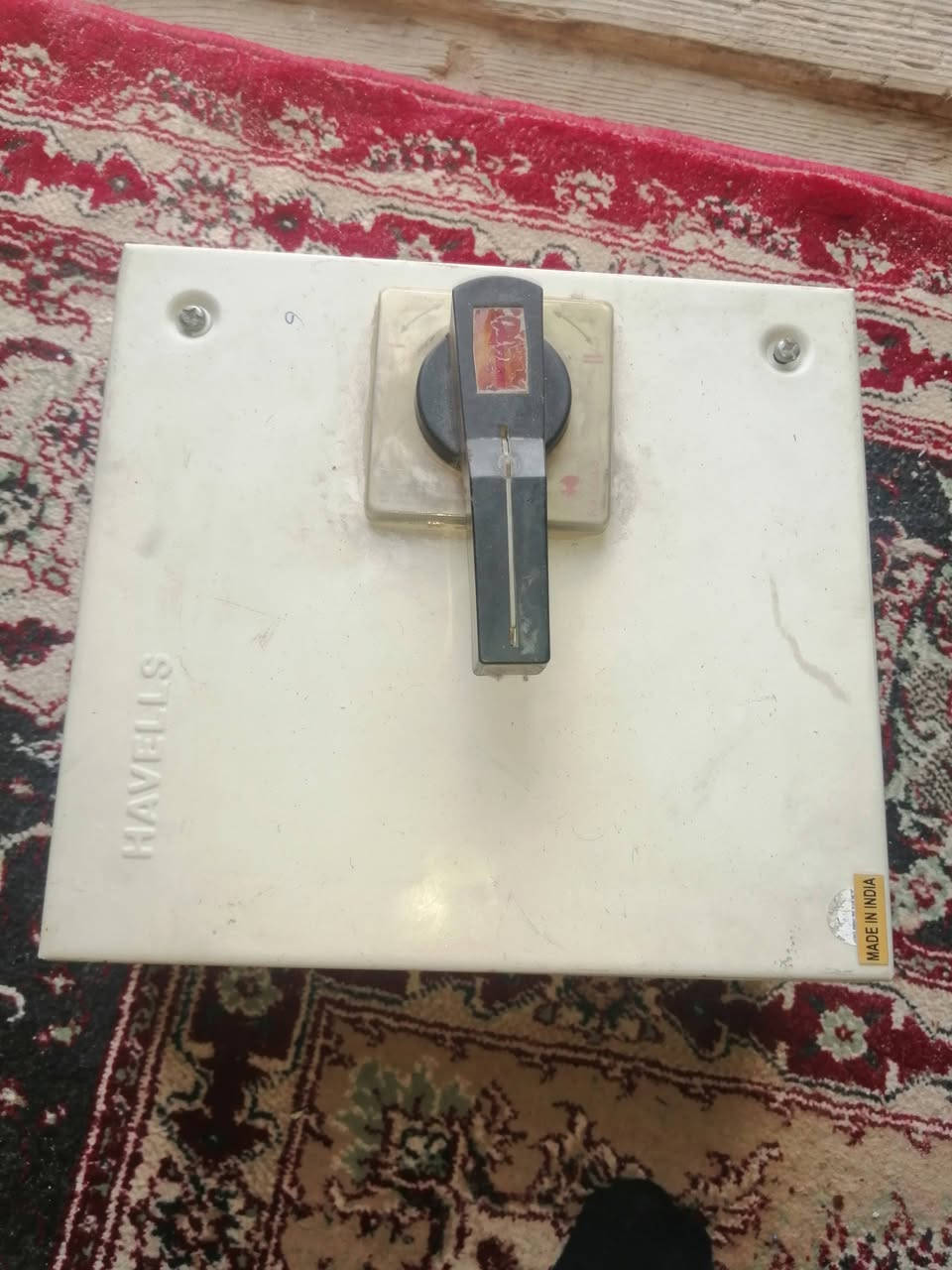 سلام عليكم ورحمة قاطع للبيع 125 انبير شغال علفحص مكاني نجف شارع المدينه *********** @إشارة
