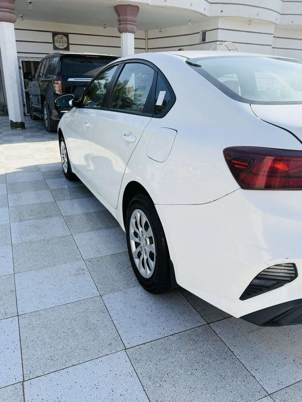 السلام عليكم
سيراتو
موديل22
ماشيه117
محرك 1600
تبريد قطعتين
داخل لونين
سنويه لل27
واسط الزبيديه 
***********
