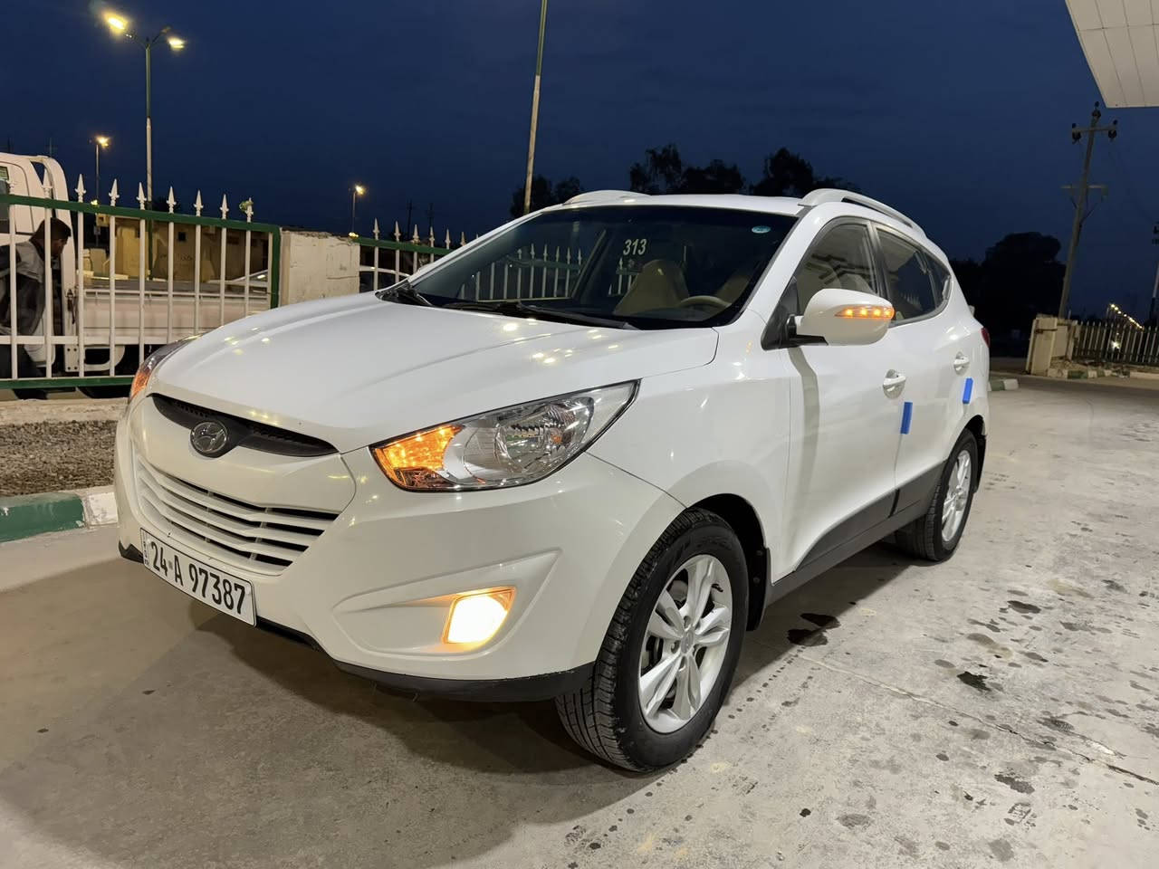 السلام عليكم 

توسان 2013 خليجي

مكفوله ما عدى مكانين بارد

مكينه 2000 دوش

كامره خلفيه

فول تحكم

السياره جاهزه من كلشي 

رقم دهوك بأسمي سنويه لغايه 2031

مداور وكاله حاضر

ترهم مراوس

بابل الطليعه 

‭0786 338 8222‬
