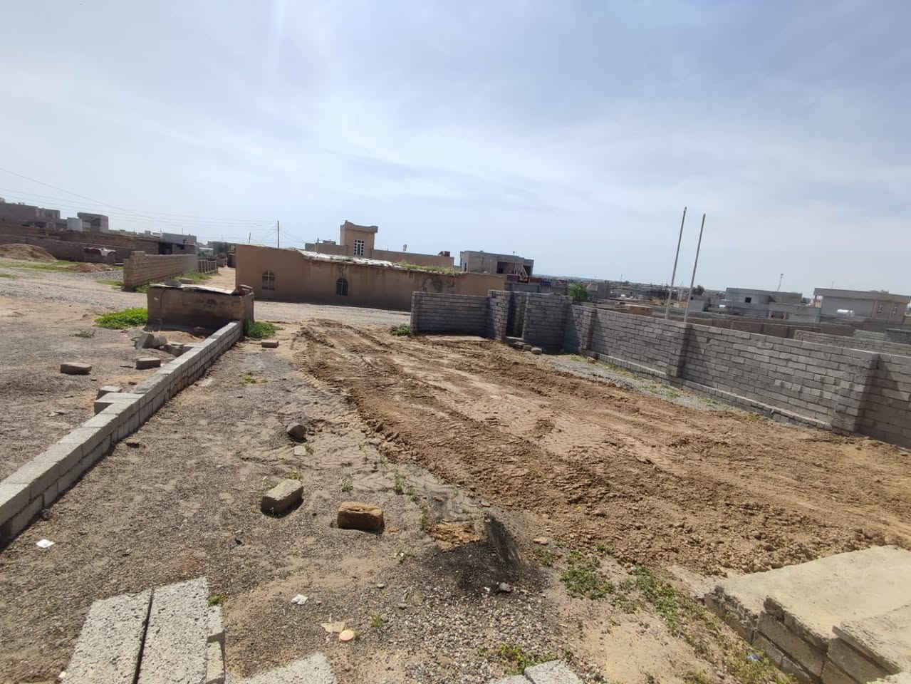 السلام عليكم بيت للبيع زراعي مساحه 500 متر البيت يتكون من غرفتين 5× 4 استقبال 6×4 مطبخ 4×5 مجاري كاملةمع تاسيس ماء كامله صحيات خارجيه كامله بناء مصوب أرضية ابواب خارجية كاملة الموقع قرب مقر ام هنادي السعر 28 وبي مجال للاستفسار الاتصال على رقم الهاتف ***********
الهاتف ***********
