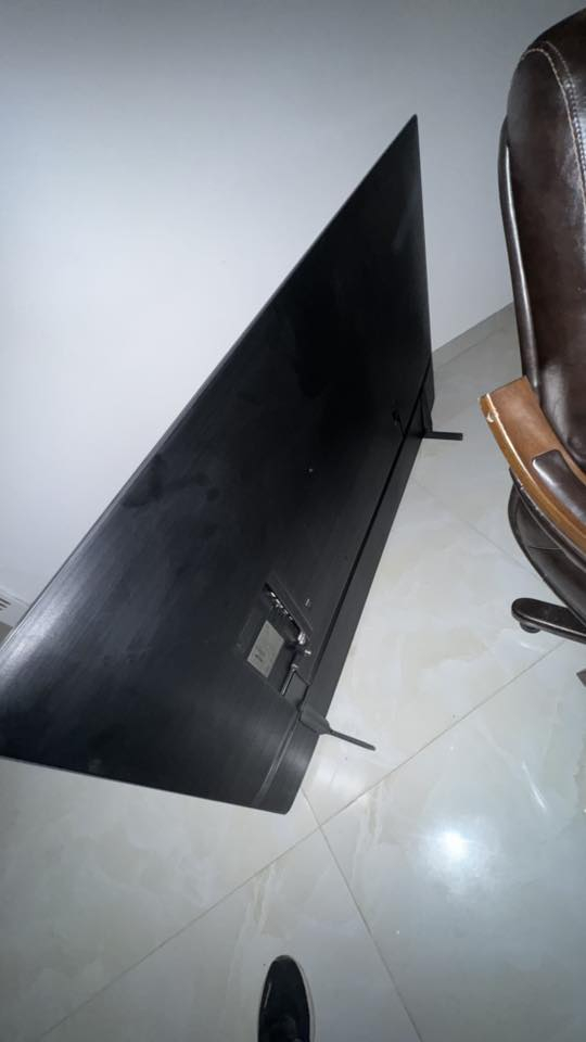 مكتب ابيض خشبي 700,000 دينار (ميز + كرسيين + قطعتين ويا جرارات + كومتي طويل)، ميز كبير لون جوزي 3 قطع 1,500,000 دينار (ميز رئيسي + كومتي طويل + قطعة اضافية + 3 كراسي + ميز صغير)، ميز ابيض كبير قطعة وحدة 600,000 دينار، ساعة قديمة 350,000 دينار، ثلاجة مارونية 200,000 دينار، تلفزيون سامسونج كبير اصلي الشاشة ما تشتغل 100,000 دينار، الاسعار بيها مجال للجادين ***********
