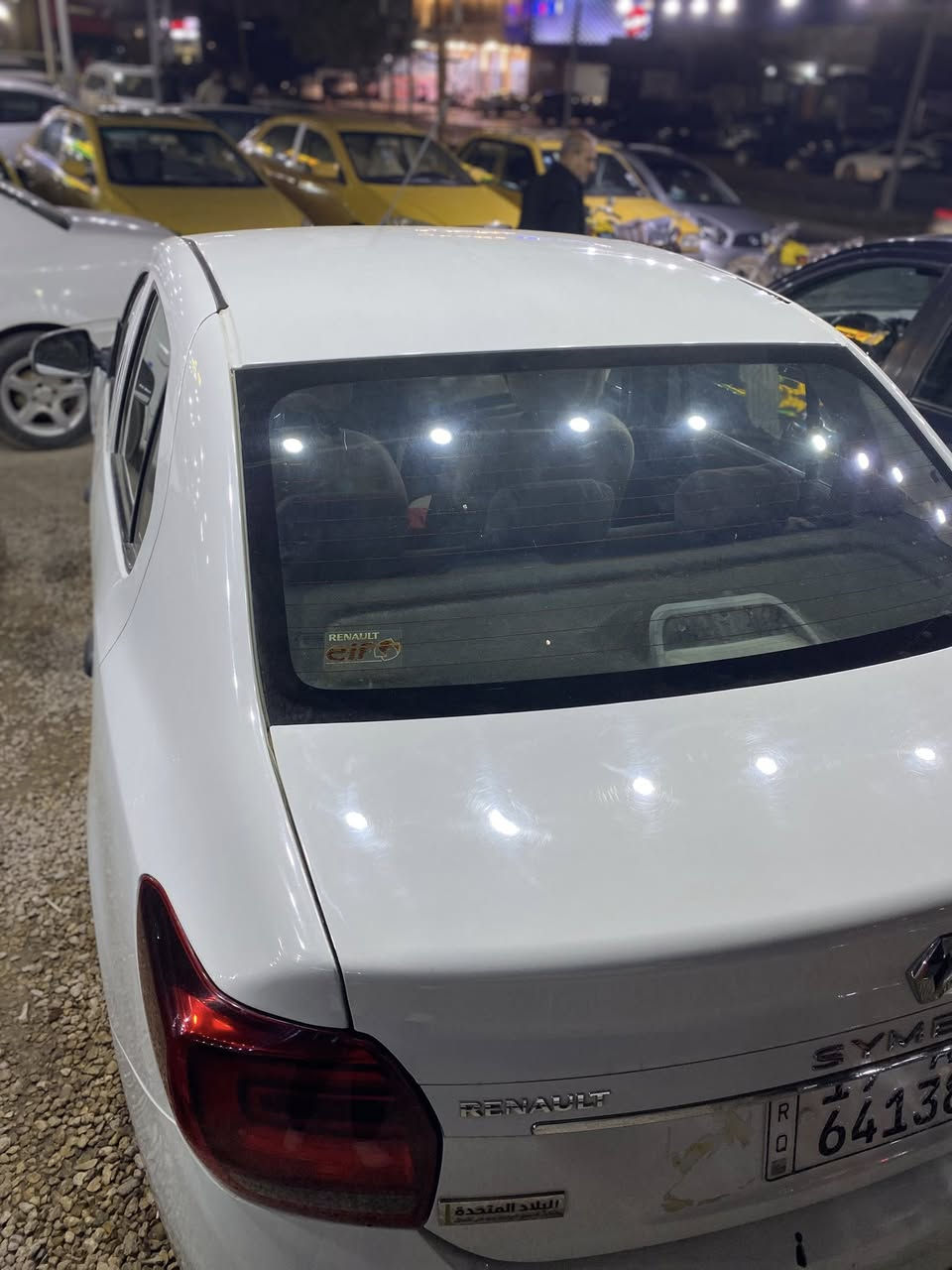 سلام عليكم (سياره رينو سنبل مديل 2020 سياره نضيفه وحلوه وجاهزه بيه شويه بل بنيد تحجه وشويه صبغ بل باب مال شخط وباقي سياره مكفول تبريد شغال حداديه جديده جاهزه من كلشي  السعر(78$)وبيه مجال التواصل على رقم (***********)
