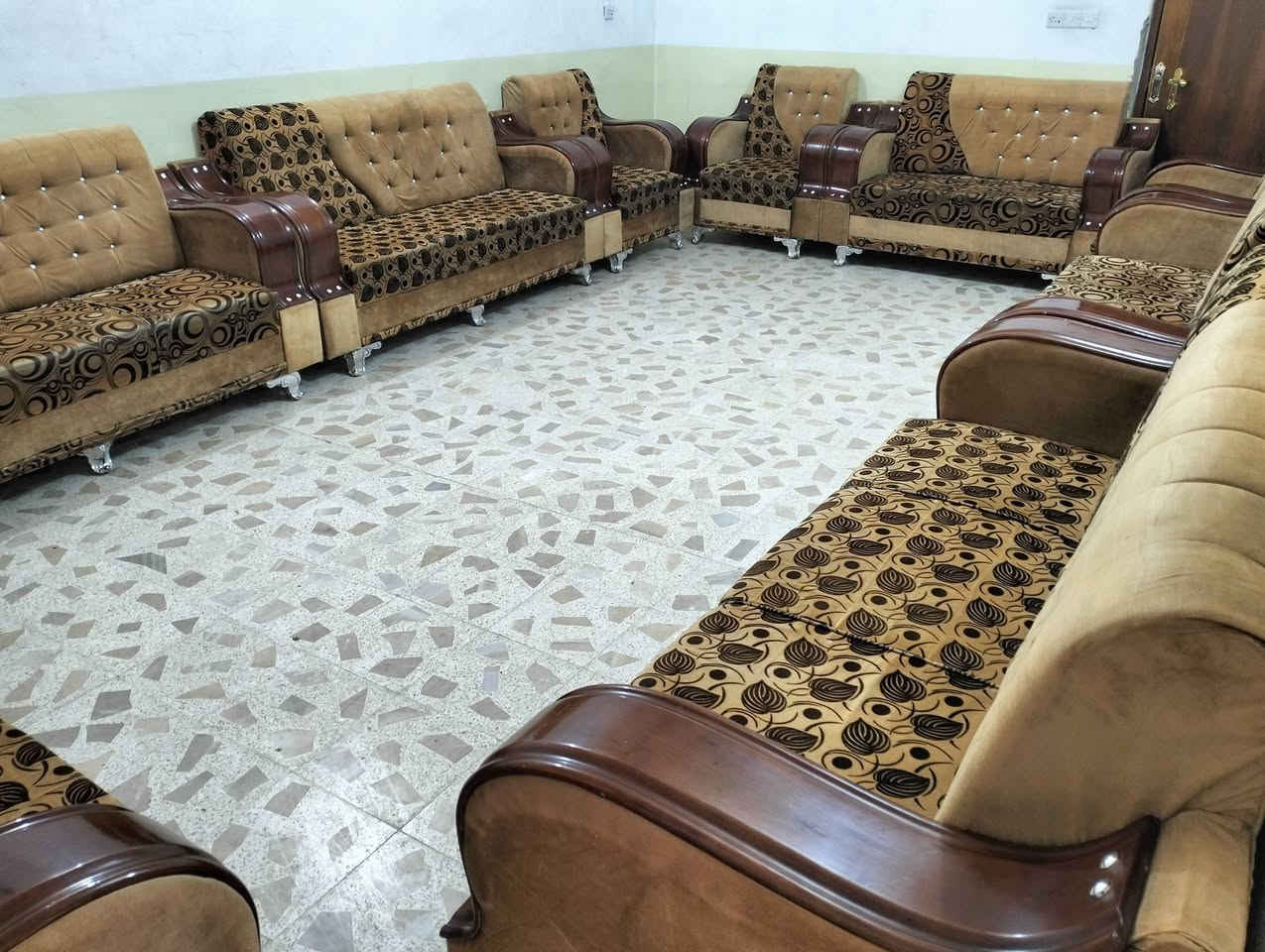 تخمين 20نفر كلش نظيف مكلف بلنشر والشراي يتصل بالرقم ***********المكان بعقوبه بهرز
