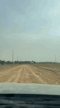 قطع أراضٍ للبيع تقطيع حسب الطلب
خلف شريفة بنت الحسن (ع)
طابو سند 25 – المداور موجودة

🛣 تبليط
💧 ماء
⚡ كهرباء

مساحات: 100م | 200م | 500م | 1000م | دونم
تصلح سكني – مزارع – استثمار

📞 ***********
📞 0771 998 0510
مكتب الرمال للعقار
