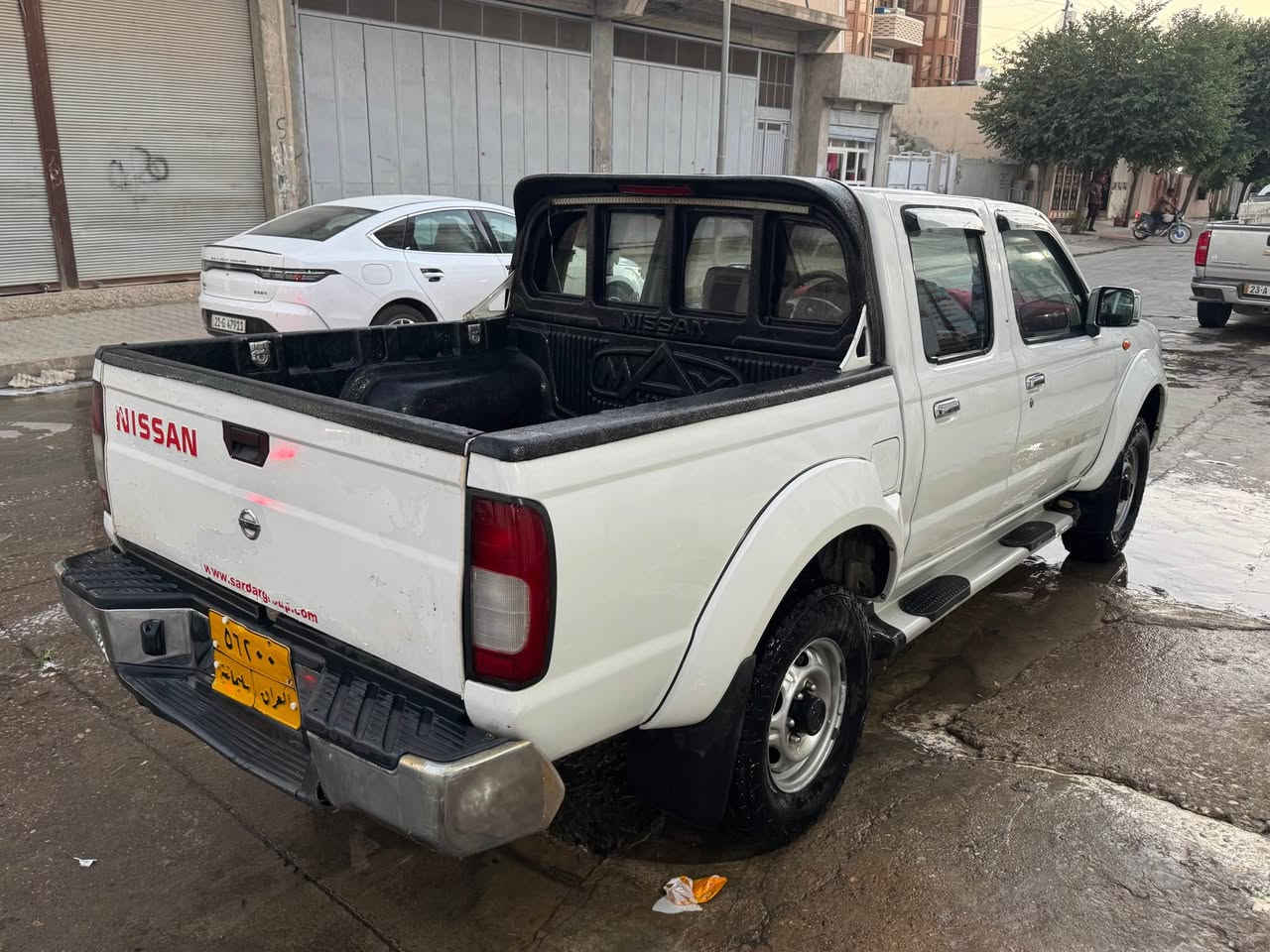 نيسان دةبل ئةكسل 
موديل ٢٠٠٧
دوو نيو دركاي بوياخة
جوارتايةي تازةى لة ژيرداية 
گير و مةكينةى بةشةرت
سةيارةكة جوانة و مالى دوستة
سةنةوى بةسةر نةجوة
نرخ ١٢٧ وةرةقة 
سيدصادق

***********
*********** السليمانية, العراق
