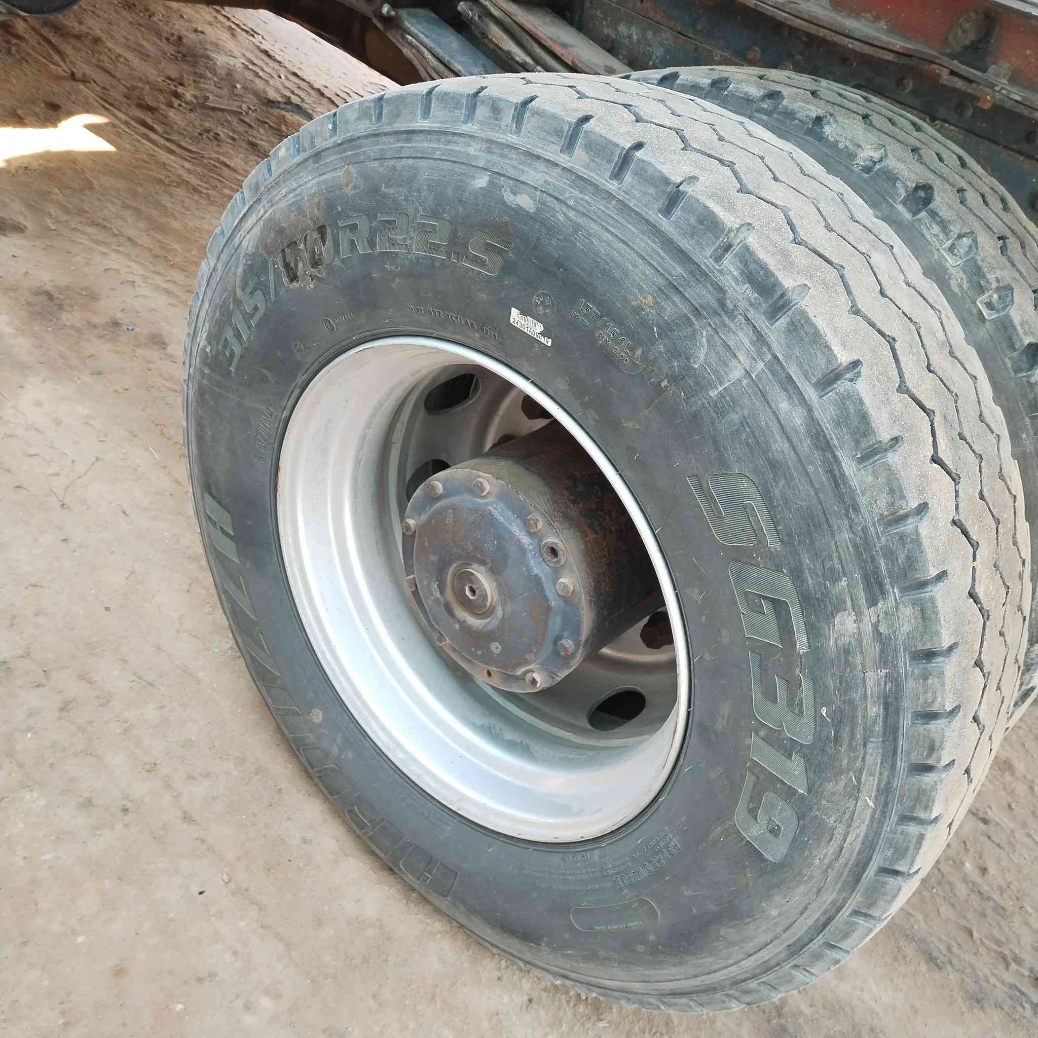 3ازواج حجم 22ونص جديد نضافة ويل وتايرات  90بل مية مراوس بة 24 صاج لي عندة يجي خاص *********** مكاني نجف
