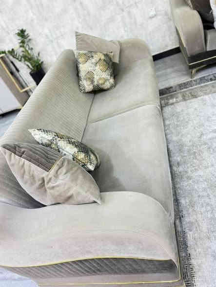 السلام عليكم اثاث للبيع كله درجه اولا بغداد قرب ساحت عدن***********
