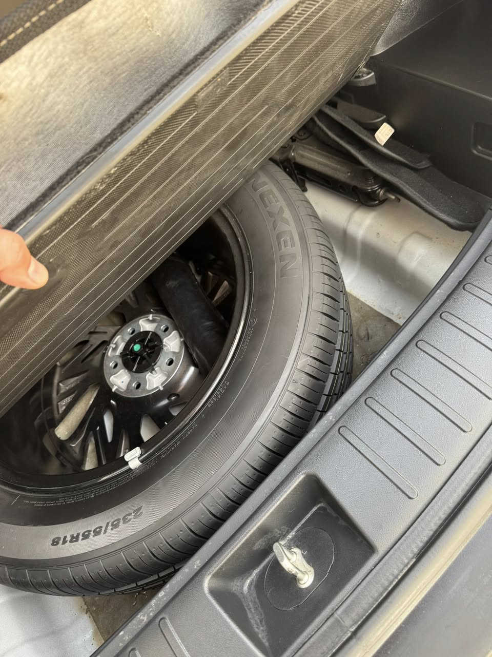 توسان ٢٤ خليجي رقم بغداد ماشيه ٣٣     ألف كم مواصفات خليجي معروفه كامره خلفيه وحساسات امامي وخلفي ترحيب مري شفط كشنين كهرباء داخل اوف وايت مرغوب كير محرك ع بلاد سياره كله ع بلاد كميكانيات فقط بيه بارد جوه رقم خلفي  شراي يتصل ع *********** مكانه شارع فلسطين والسعر ٢٠٩ بيه مجال بسيط وبالعافيه ع ياخذه
