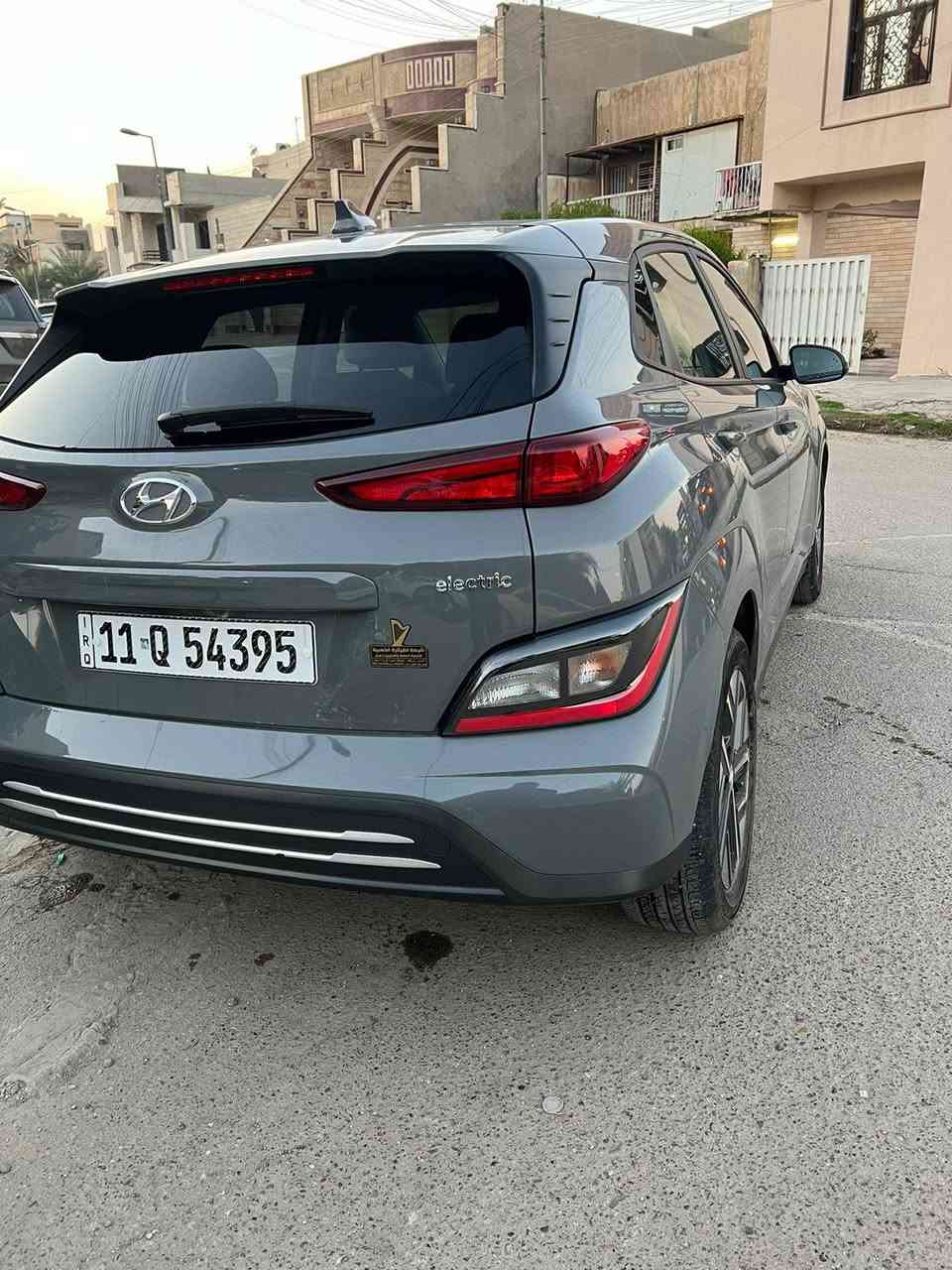 كونا موديل 2023se  وارد امريكي تشتغل على الشحن كهرباء فقط بدون بنزين وبدون دهن محرك وبدون راديتر للماء الشحن يمشيها 450 كيلو متر حوالي شهر بالداخل فول مواصفات عدا الفتحه مقعد كهرباء الكير دكم سايدبريك بصمه تشغيل بصمه ابواب بصمه مقاعد تدفئه وتبريد اشاره بالمري رادارات امامي وجانبي اوتو ستوب اللون مميز سمنتي سياره نشطه وخصوصا بالتسارع بدون ادفانس لان على الشحن  حادث بنيد صبغ ماشيه 20 الف السعر  150 ورقه للمعلومات الاتصال *********** // *********** // ***********
