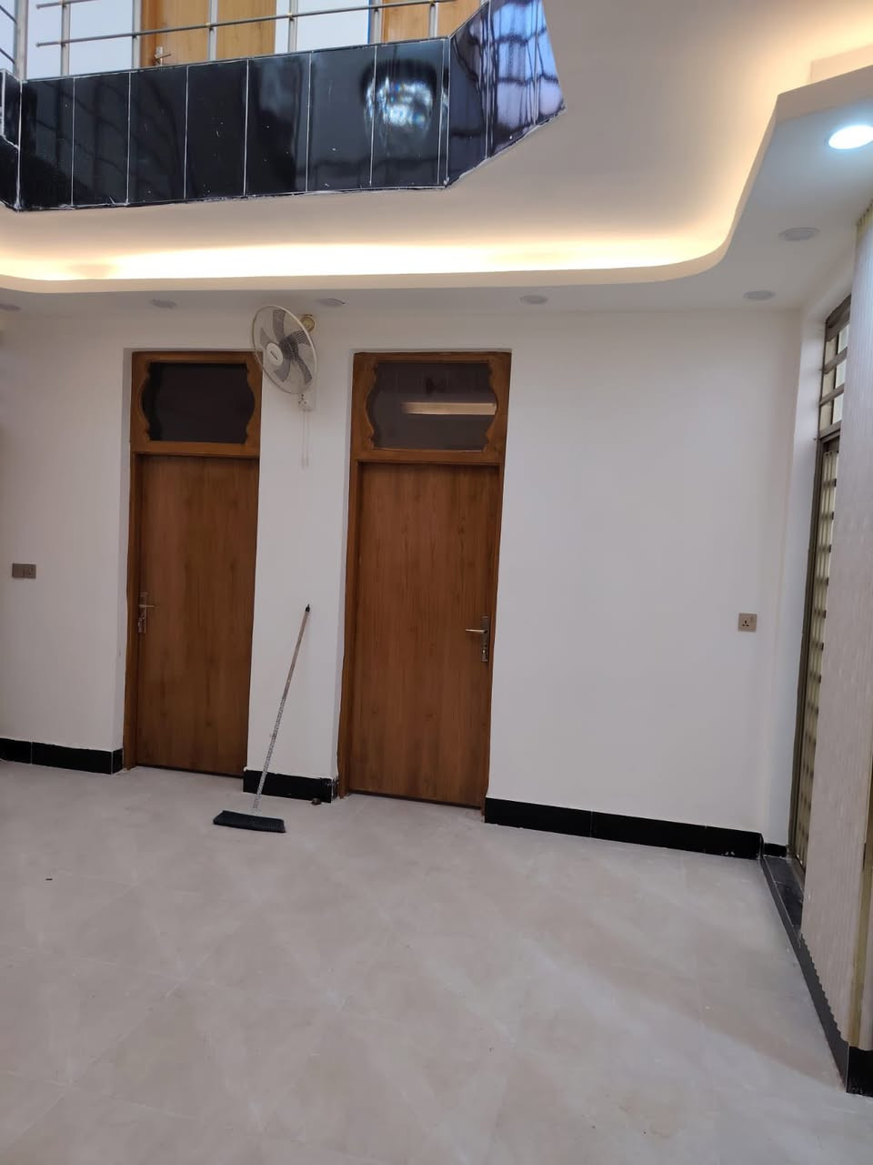 السلام عليكم 
عقارات النجف الاشرف 
نتشرف بخدمتكم في مجال العقار 
في حي النداء والنقابات كافة الجدد
بيع شراء رهان إيجار كل مايخص العقار 
يمكنكم التواصل معنا عن طريق الاتصال 
او زياره موقع المكتب حي النداء شارع 
مجمع بيتي عامود 54او تواصل عبر مواقع 
التكتك او الفيس اتصال ***********واتساب 
مجموعة العاصمة للتجارة العامة والاستثمارات العقارية 
 تيك توك abuabd87

https://www.facebook.com/share/1FTKhx199a/فيس بك
