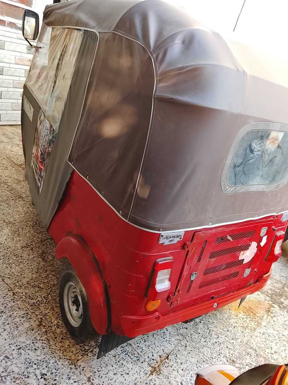 تكتك 18 اوراق مكينه مال عشرين أسعر 3 مليون وبيه مجال مال عيشه 
***********
