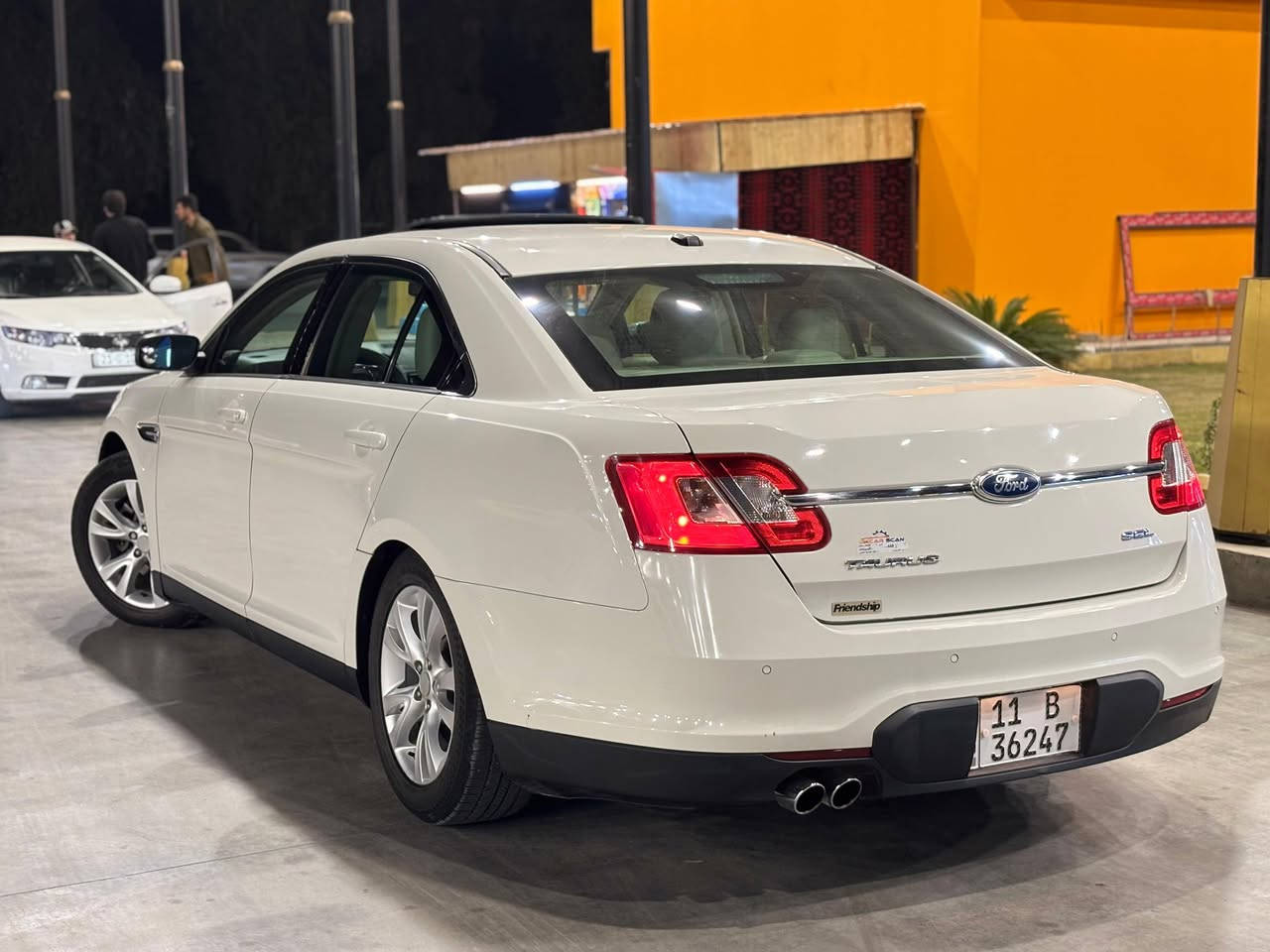 #سعر_مناسب_جدا
فورد تورس فول للاخير 1/1

الموديل :2011

ناقل السرعة ؛أوتوماتيك سبورت

عدد السلندرات ؛ 6 سلندر

حجم المحرك: 3.5L

القدرة الحصانية ؛ 263hp

نظام الدفع ؛ امامي

دواخل  بيجي  

الدواخل:نظيفه جداً 👏

نوع الفرش ؛ جلد - كهربائي - تدفئة-سترين تدفئة

وسادات هوائية ؛ 10 + 3  + حساسات

قياس الإطارات ؛ 20انش

مصابيح ؛ رأس متحرك - إضاءة LED    

العداد 76 مايل
((رمز قاصه))

المكان بغداد الاعظميه  

للسعر  132ورقة$

للاستفسار  ***********. يفضل واتساب
السياره كفاله عاااامه واحلا من الصور
