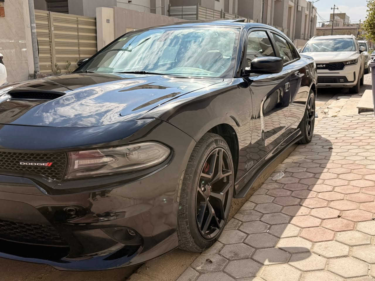 سلام عليكم 
جارجر مديل ٢١ خليجي وكاله هارلم GT
فول فتحه سلايد روف
حساسات 
شاشه كبير 
تراك باك
ويل ٢٠ تو سايز 
كشنات جلد حضن
مواصفات gt معروف الخليجي 
بيه صبغ بدون فتح وبدون تبديل بنيد وجاملغ السكن صار بيهه ب العراق 
السعر ٢٤٥ 
للاستفسار على الرقم *********** متواجد ع النت ووتس اب
