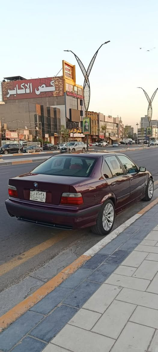 سلام عليكم حبايب
e36  320   6 سلندر 
مكينه جديده 
كير اوتو جديد 
سياره مصبوغه عام جديد 
صدر خلفي امامي جديد 
ويل وتخم تاير جديد 
لايت وبكلايت جديد 
كت ام كامل 
كهربايات السياره كله بلاد ونضيفه 
بدون ضربه وبدون خياس 
*********** اتصال فقط 
مكاني بغداد 
سعر 65 وبيه مجال
