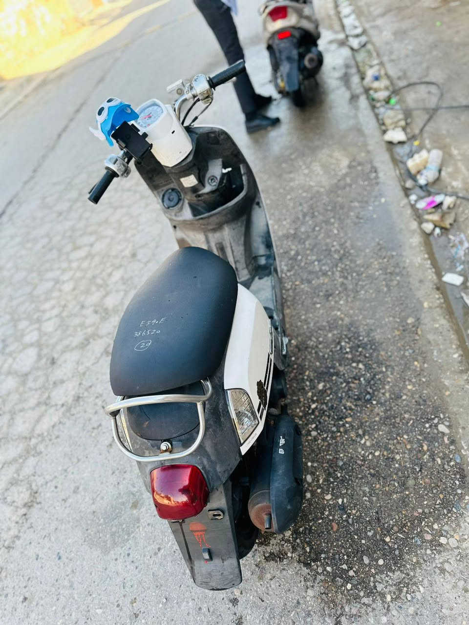 دراجه بوليسي مكينه تخبل ناعمه
بس الكفر ألمامي بي كسر  يم الشاره المكينه ما مفتوحه 
بغداد المدينه الصدر السعر 750وبيه مجال الشراي ***********
