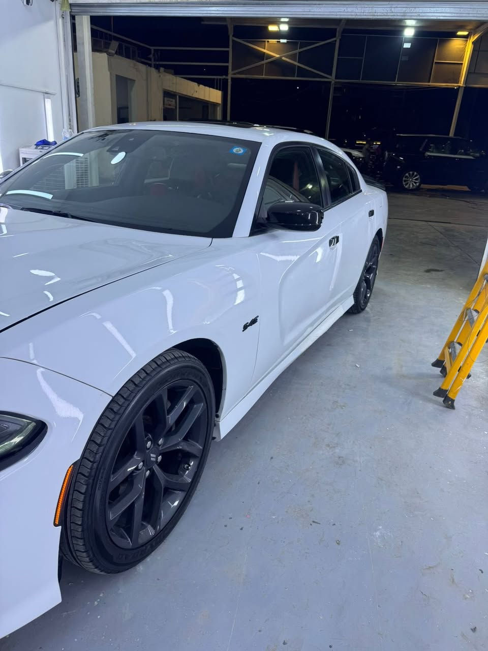 سلام عليكم.                                                                   🇺🇸جارجر ارتي  محرك 5700 المرغوب 2023 أصدار لأخير🤍  مختومه فول عدا رادار امامي  سياره جديده وحلوه عروسه   ومناقصهه شي  نصبتهه تخبل  حادثهه جاملغ وبنيد ضربتهه خفيفه مو قويه  ولا مهجومه مواصه لا راديترات لا بدنه لا شاصي لا لغد  مبينه ضربتهه خفيفه طاك ايرباك دشبول ومبدل دشبول جديد  مابيهه نقص ولا اي مصرف ستوك سياره 

مواصفات ال🤍
فتحه سقف 
رادارات جانبيه 
نضام سبورت 
نضام سوبر تراك باك 
كشنات حضن جلد تدفئه 
كشنات كهرباء  
ستيرن كهرباء 
شاشه جبيره 
سقف روز رايز 
دركه SRT
شفتات
حساسات خلفيه  
ويل بلادي حجم 20 
ماشيه 73 الف كيلو  بعدهه جديده تطلع 41 ميل تقريباً 
صدر امامي خلفي جديد كير محرك كفاله عامه   تايرات جدد تبريد سياره ثلج  حماوه طبيعيه  حجر بيئه بلادي  كزوز سياره بلادي صوتهه يخبل  مكان سياره بغداد   رقم بغداد تحويل مباشر سعر 225 ورقه  ماكو هيج سعر بهيج مواصفات وهيج موديل. وضربه خفيفه ***********
