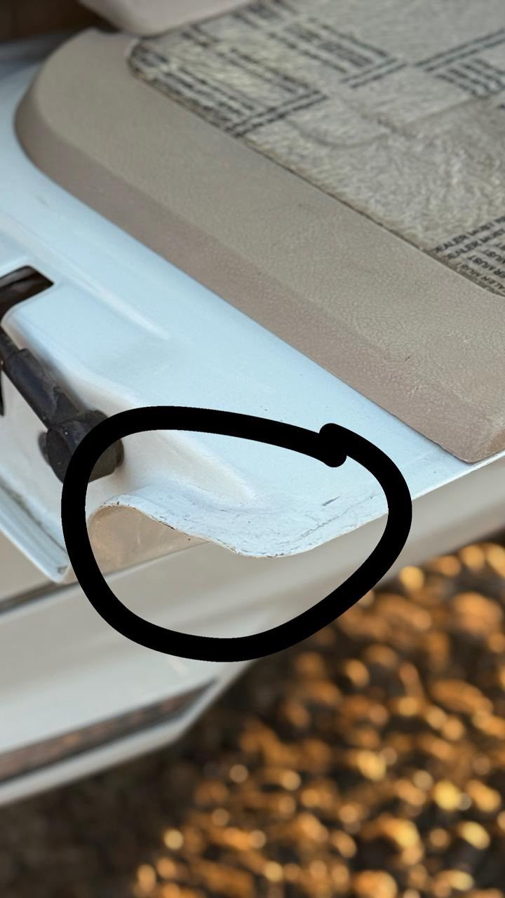 يالله السلام عليكم من رخصة الادمن لاندگروز 2014 السياره شركه جيهان خير من الله نضيفه كلش احلى من الصور موضحلك بصوره باب الصندوك بيه بارد بسيط بس السياره نضيفه السعر 385 وبيه مجال لشراي وال مو شراي ليتعبني ***********
