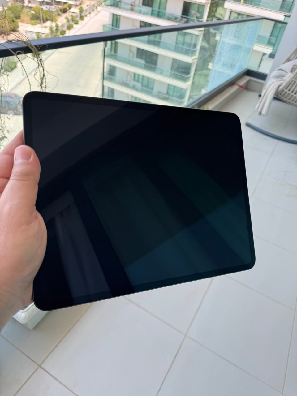 للبيع iPad Pro M4 بحجم 13 بوصة (العملاق والأحدث من آبل)، الجهاز نظيف جداً وبحالة ممتازة وجاهز للاستخدام مباشرة.
💻 المواصفات والملحقات المتوفرة مع العرض:
 الجهاز: iPad Pro M4 (الشاشة العملاقة 13 إنش).
 النظافة: 90% (بحالة ممتازة ونظيف جداً).
 القلم: قلم آبل الأصلي الأحدث Apple Pencil Pro 🖊️.
 الكيبورد: كيبورد خارجي نوع Acer مميز وعملي جداً للكتابة والدراسة ⌨️.
 الحماية: كفر (حافظة) لحماية الجهاز بالكامل 🛡️.
💵 السعر:
مليون و 450 ألف دينار عراقي (1,450,000 د.ع) 🛒.
📍 الموقع: بغداد
📞 للتواصل والاستفسار (اتصال أو واتساب): ***********
