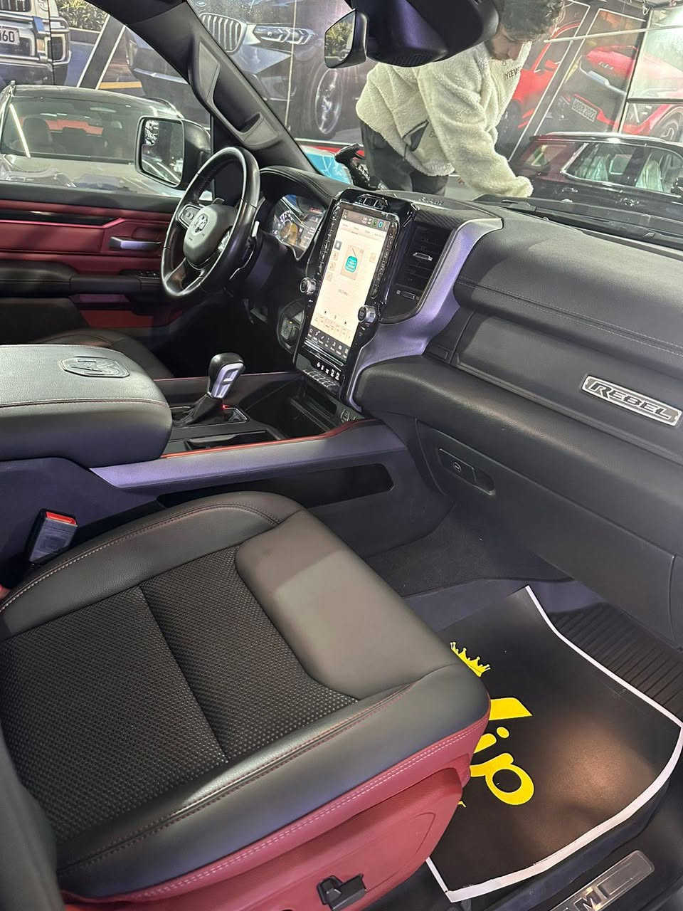 🚘 للبيع RAM REBEL – وحش الطرق 🚘
موديل: 2022
اللون: فيلي (رمادي غامق 🔥)
الممشى: 39 ألف كم فقط
الحالة: نضيفة جداً جداً ✨
المواصفات: كامل المواصفات ✔️
📌 ملاحظة مهمة:
حادثها سرقة فقط (بدون صدمات أو هيكل)
السيارة بحالة ممتازة وتشتغل 100% بدون أي مشاكل 👌
💪 مكينة قوية
💺 داخلية فخمة
🛞 ثبات وأداء عالي
❄️ تبريد ممتاز
🔊 نظام صوت قوي
🧠 تقنيات حديثة
سيارة ما تنوصف… تشوفها تحبها وتسوقها تقتنع 😍
جاهزة للفحص، وما تحتاج شي نهائياً.
📩 للتواصل خاص: ‏‪0772 792 3438‬‏ أو تعليق
⏳ لا تضيع الفرصة… مثل هالحالة نادرًا تلقى!
#RAM_REBEL
#رام_ريبل
#سيارات_للبيع
#بيك_اب
#سيارات_أمريكي
#سيارات_نضيفة
#فرصة_ما_تتعوض
#بيع_وشراء_سيارات
#معارض_السيارات
