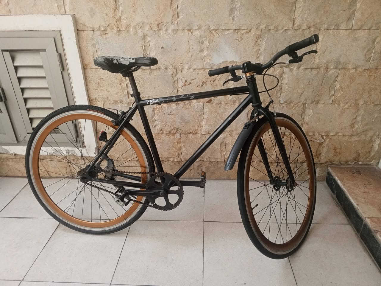 بايسكل للبيع
C700
بريك امامي غير شغال 
بريك خلفي شغال 
السعر 120 وبي مجال 
العنوان حي الجهاد 
التواصل ***********
