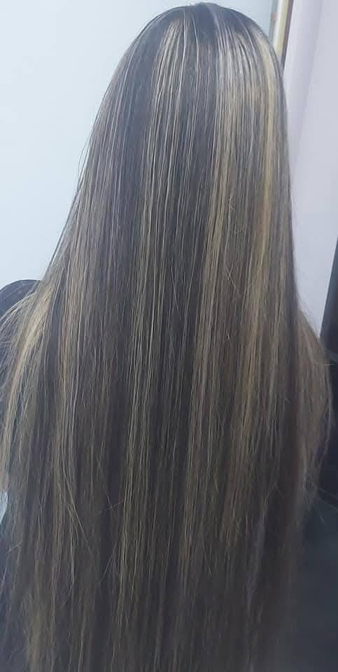 عروض قسم أصبغ الشعر ( صالون الروان السيدات )
​عرض الصبغة الكاملة: صبغة لون واحد للشعر (طويل أو قصير) مع سشوار مجاني.
​باقة الهايلايت واللولايت: تشمل سحب لون آمن، رنساج، وحمام زيتي مغذي بعد الصبغة.
​عرض "نيو لوك": صبغة جذور + قص أطراف + ماسك علاجي بسعر مخفض.
​عروض الأومبري والبالياج: تقنيات دمج الألوان الحديثة مع جلسة ترطيب عميق (Protein or Collagen) لحماية الشعر من الجفاف.
​💡 نصيحة سريعة قبل الحجز
​للحصول على أفضل نتيجة، يُفضل دائماً:
​استشارة الخبيرة: اسألي عن اللون الذي يناسب بشرتك ونوعية شعرك.
​
​الاستفسار عن الماركات: تأكدي من استخدام صبغات خالية من الأمونيا إذا كان شعرك تعبان 
​ملاحظة: تختلف الأسعار والعروض الدقيقة بناءً على طول وكثافة الشعر. للحصول على السعر النهائي أو حجز موعد، يفضل التواصل علئ خاص عبر حسابات على إنستغرام أو واتساب، " . العنوان كربلاء قنطرة السلام
***********

كروب بنات وشباب كربلاء كروبات بنات كركوك وبس
