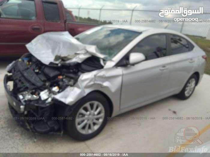 السلام عليكم 
اكسنت 2019 وارد امريكي
محرك مجفت اي تنقيص ما بي
حادثها بدون ايرباك موضح بالصور
السيارة حلوة ونظيفة رقم بغداد
السعر 98 ورقة بيها مجال بسيط
***********
