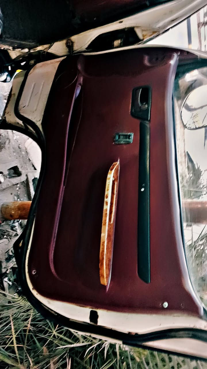 السلام عليكم فتون للبيع السياره موصليه كامله دوشمه جديده كهربايات شغاله السياره احله  من الصور كير ومحرك واكسل كاملت السعر 43 وبيه مجال بسيط رقم الهاتف ***********،***********
