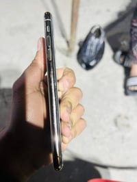 آيفون برو ١١ماكس بطارية  ٨٧السعر ٣٠٠ وبي مجال٠٧٧٦٧١٨٠٥١٩