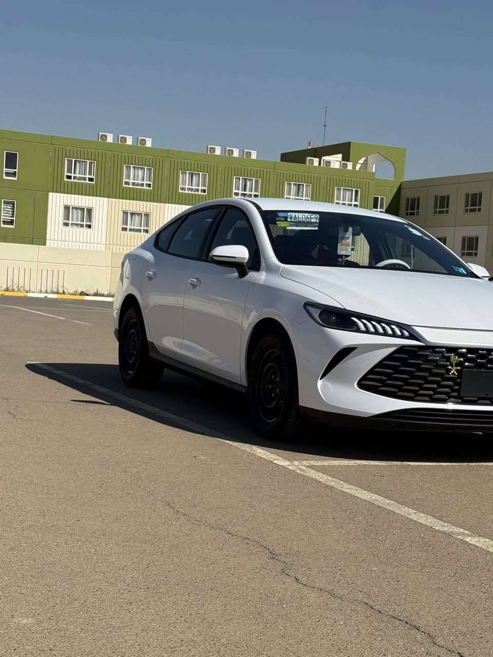 BYD كن پلاس 2025
اللون أبيض للبيع 
المواصفات :- 
-داخل أحمر 
-كشنات جلد 
-شاشة لمس 
-اوتو هولد 
-أشاير مري جانبية 
-ويل حجم 16 
-وبعد بيها مواصفات ومعروفة مواصفاتها
ممشى السيارة الكلي.         11،000 
مكفولة كفالة عامة ، 
رقم السيارة بغداد تحويل مباشر 
للبيع بسعر 18،800 وبيها مجال للأستفسار أكثر خاص او الاتصال : 
*********** واتساب 
*********** اتصال فقط
