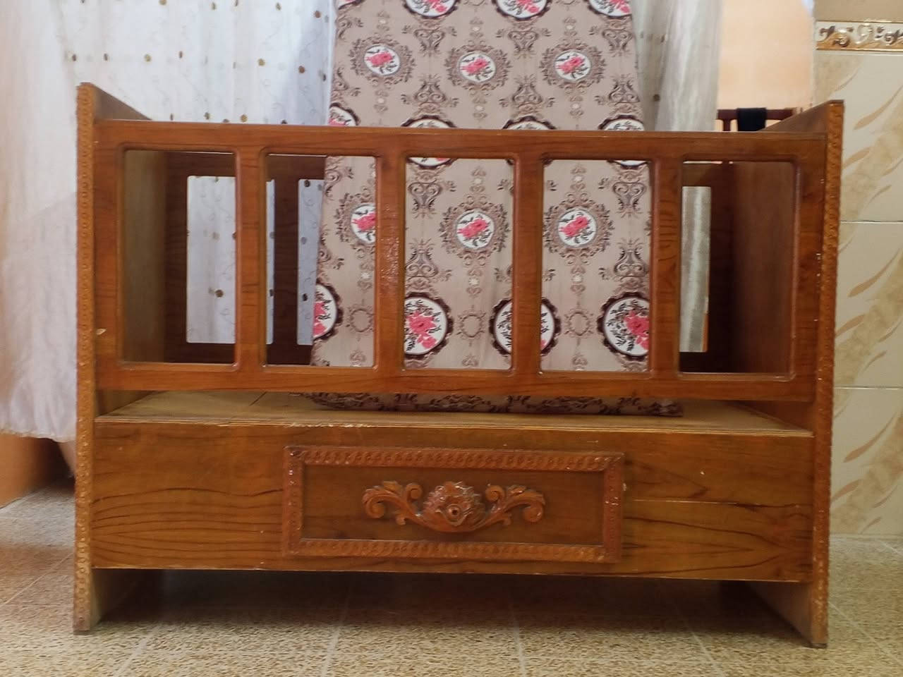 السلام عليكم ورحمة الله وبركاته 🖐️

                 🔥للبيع 🔥

تخت أطفال خشب ثقيل أصلي 🪵.

المقاسات : طول 120سانتيم×عرض70سانتيم

يرهم لحد عمر 4-5  سنوات 👶.

تخت حيل نضيف و كدام العين 👀✨
.
التخت بي چكمچة جبيرة💥

+المطرح معا 🛌 

مكاني (حي الميثاق) 📍
السعر (80 و قابل للتفاوض) 💰🤝

للتواصل الاتصال على الأرقام التالية 📞
☎️ *********** آسيا
☎️ *********** كورك
@الجميع
